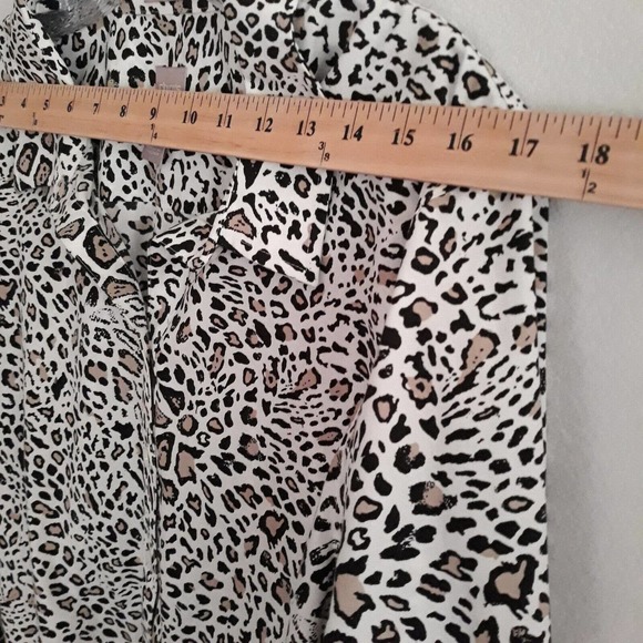Chico's Wrinkle Resistant Top Blouse Women's Size 3- XL/ 16 Leopard Print Front - Picture 5 of 10
